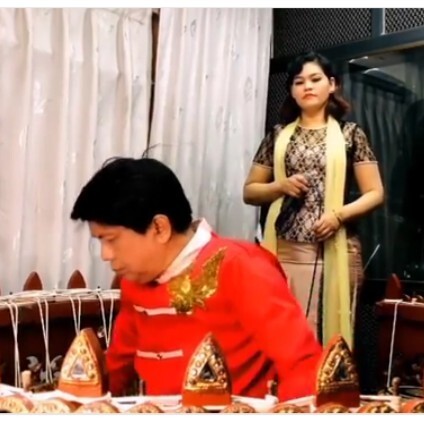 ေ႐ြမိုးပစၥဳန္
ေတးေရးစႏၵယားလွမိုး
ေတးဆိုတင္ခ်ိဳေအး episode artwork
