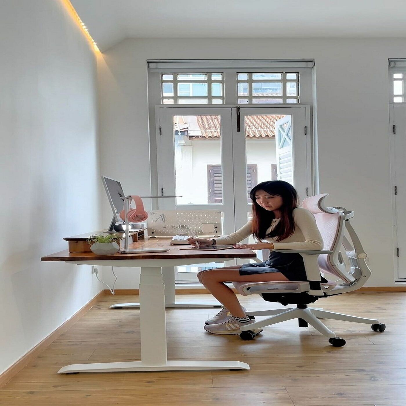 Ergonomic PC Desks: Comfort for Long Hours of Work episode artwork